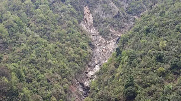 Himalaya dağlarının güzel manzarası 