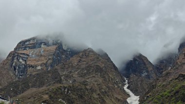Hindistan 'daki Himalaya dağlarının güzel manzarası