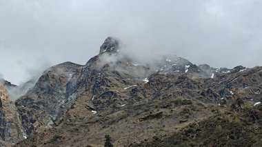 Hindistan 'daki Himalaya dağlarının güzel manzarası