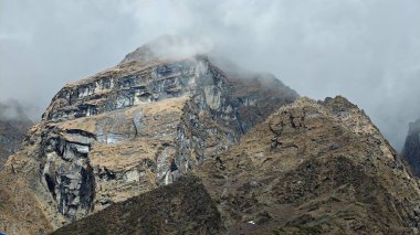 Hindistan 'daki Himalaya dağlarının güzel manzarası