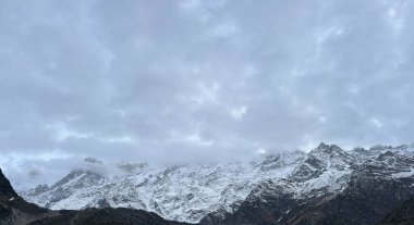 Himalaya dağlarının güzel manzarası 