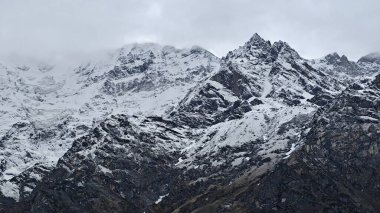 Himalaya dağlarının güzel manzarası 