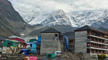 Hindistan 'ın Uttarakhand eyaletinin Chamoli ilçesine bağlı Badrinath kasabası ve Nagar Panchayat. Bir Hindu kutsal yeri ve Hindistan 'ın Char Dham haccındaki dört bölgeden biridir.. 