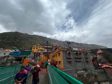 Hindistan 'ın Uttarakhand eyaletinin Chamoli ilçesine bağlı Badrinath kasabası ve Nagar Panchayat. Bir Hindu kutsal yeri ve Hindistan 'ın Char Dham haccındaki dört bölgeden biridir.. 