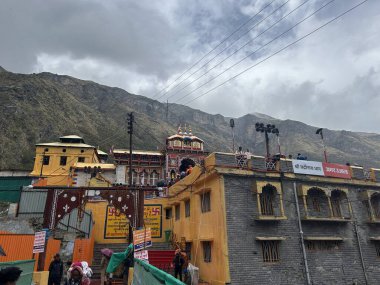 Hindistan 'ın Uttarakhand eyaletinin Chamoli ilçesine bağlı Badrinath kasabası ve Nagar Panchayat. Bir Hindu kutsal yeri ve Hindistan 'ın Char Dham haccındaki dört bölgeden biridir.. 