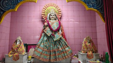 Hindu tanrıçasının tapınaktaki güzel heykeli.