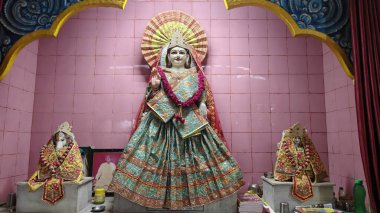 Hindu tanrıçasının tapınaktaki güzel heykeli.