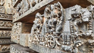 Hindistan, Belur, Karnataka 'daki Hoysaleshwara Tapınağı' nda Lord Nataraja 'nın taştan yapılmış dans figürleri..