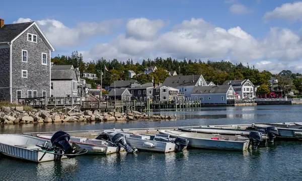 New England Humr Rybářské Město Malé Rybářské Čluny Některé Krabicemi Royalty Free Stock Obrázky