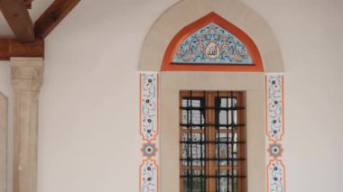 Madalyalı Cami Penceresi, Renkli Ayrıntılar, Kapatın. Yüksek kalite 4k görüntü