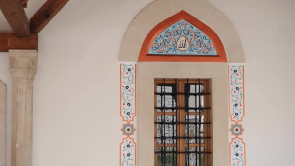 Розширене Вікно Мечеті Барвисті Деталі Зовнішній Поверхні Зблизька Кадри Високої — стокове відео