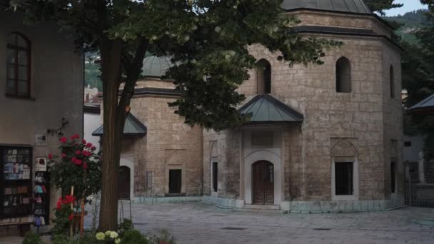 Gazi Husrev Beg Mausoleum Sarajevo Bosnia Dan Herzegovina Establishing Shot — Stok Video