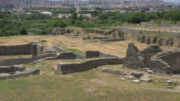 Roman City Ruins Solin Split Cityscape Achtergrond Kroatië Pan Shot — Stockvideo