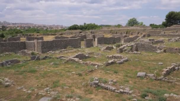 Rozległy Obszar Ruin Rzymskich Salona Starożytnego Miasta Wycieczka Archeologiczna Tilt — Wideo stockowe