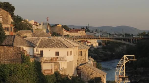 Tradiční Bosenské Domy Řeky Během Západu Slunce Mostar Vysoce Kvalitní — Stock video