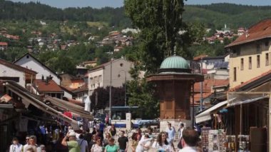 Saraybosna, Bosna - 18 Haziran 2022: Sebilj Fountain, Bascarsija 'daki Turist Merkezi. Yüksek kalite 4k görüntü