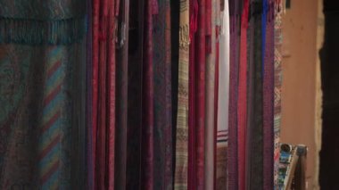 Renkli Bosna Tekstil Ürünleri, Eşarplar Satılık. Yüksek kalite 4k görüntü