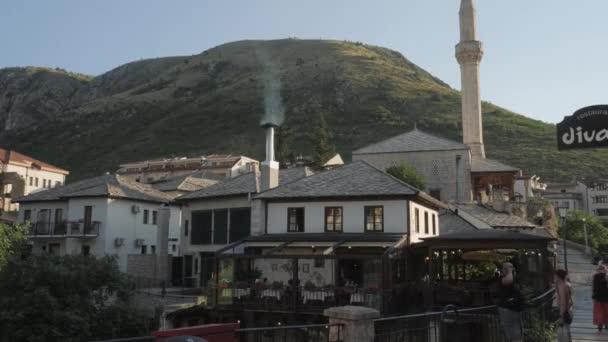 Μόσταρ Βόσνια Ιουνίου 2022 Παραδοσιακό Εστιατόριο Στην Παλιά Πόλη Υψηλής — Αρχείο Βίντεο