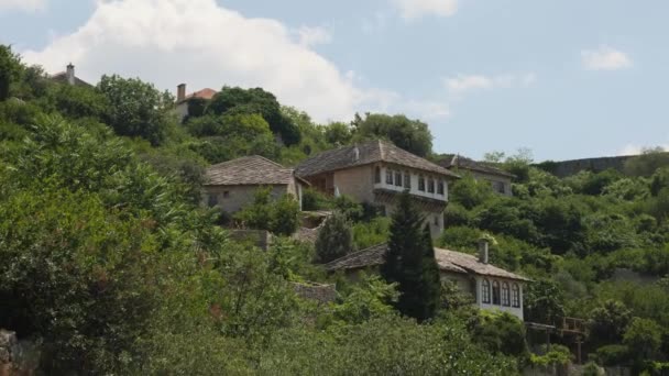 Hillside Ottoman Villa Case Paradiso Lussureggiante Stabilimento Shot Filmati Alta — Video Stock