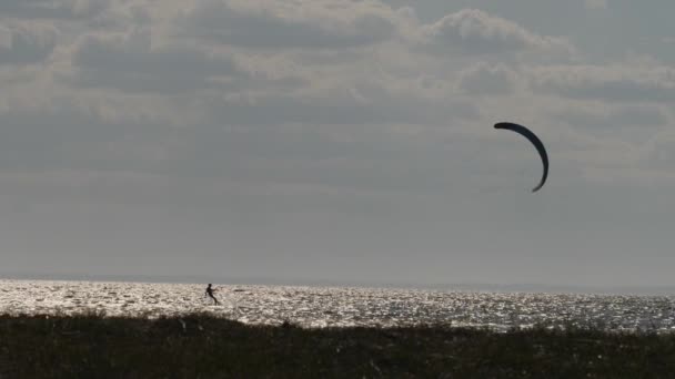Solo Kite Boarding Surf Ride Sunset Wide Shot Vysoce Kvalitní — Stock video