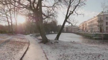 Vallgraven 'da güneşli bir kış günü ya da Göteborg' daki hendek, Dolly. Yüksek kalite 4k görüntü