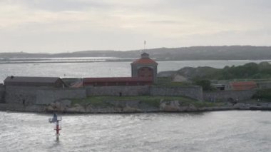 Yeni Alvsborg Kalesi, İsveç, Göteborg 'un hemen dışındaki bir adada deniz kalesi. Yüksek kalite 4k görüntü