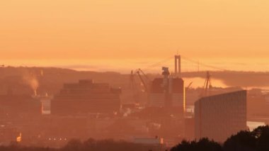 Sunset Golden Hour Göteborg City City ve Landmark Rupstick binası, Pan shot. Yüksek kalite 4k görüntü