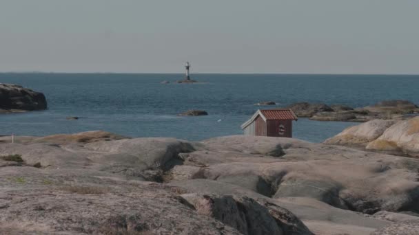 Idylický Přímořská Rybářská Bouda Nebo Větrný Přístřešek Rocky Waterfront Široký — Stock video
