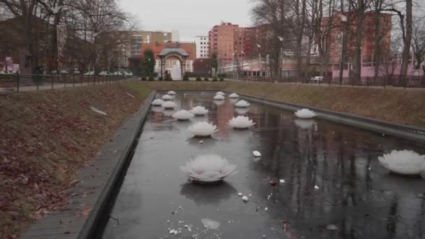 Grijze Saaie Dagscène Bij Fountain Folkets Park Malmö Zweden Hoge — Stockvideo
