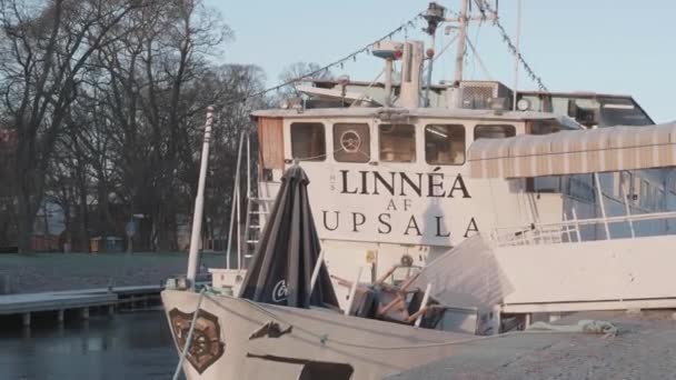 乌普萨拉瑞典 2022年12月12日渡船在乌普萨拉抛锚 高质量的4K镜头 — 图库视频影像