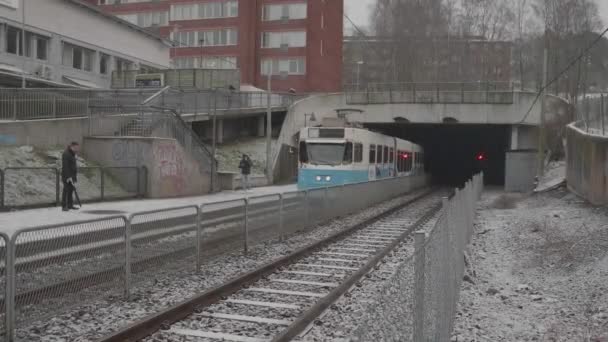 Gotemburgo Suécia Dezembro 2022 Tram Arrving Galileis Gata Bergsjon Winter — Vídeo de Stock