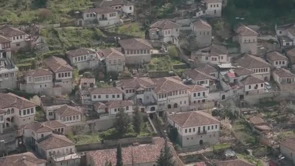 Traditionelle Albanische Häuser Berat Luftaufnahme Hochwertiges Filmmaterial — Stockvideo