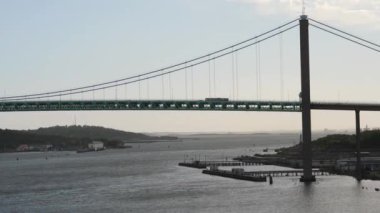 Alvsborg Köprüsü ve Otobüs Geçidi, Göteborg, İsveç, Orta Yol. Yüksek kalite 4k görüntü