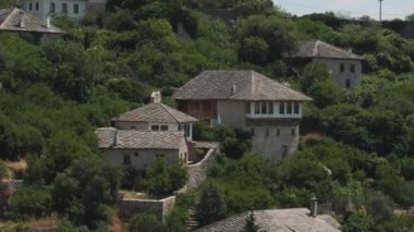 Kırsal bölgedeki Osmanlı Villası, Balkanlar 'daki Kırsal Yaz Kaçışı. Yüksek kalite 4k görüntü