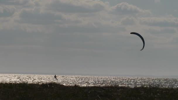 Solo Kite Szörfözés Sunset Ben Széles Lövés Kiváló Minőségű Felvételek — Stock videók