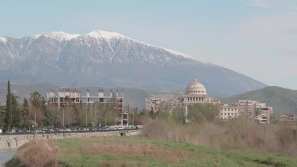 Hotel Colombo Contro Montagna Con Cima Neve Berat Albania Wide — Video Stock