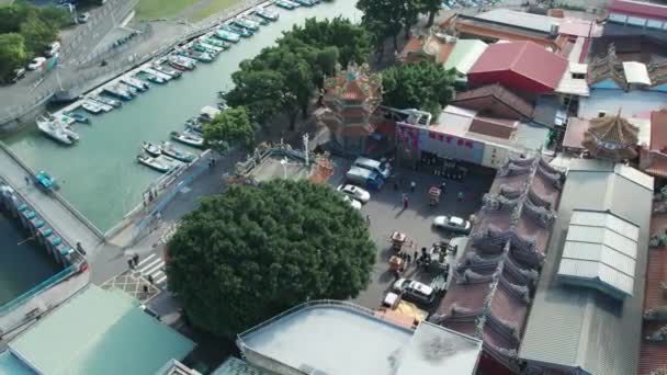 Тайбэй Тайвань Октября Храм Гуанду Рыболовный Порт Орбитальная Антенна Высококачественные — стоковое видео