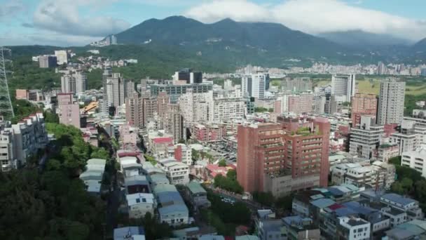 Guandu Stadsbild Och Berg Taipei Taiwan Antenn Stiger Högkvalitativ Film — Stockvideo