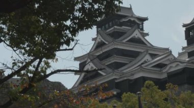 Kumamoto Kalesi Dış Görünüm, Akşam Manzarası. Japonya, Pan vuruldu. Yüksek kalite 4k görüntü