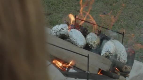 Fire Pit Baked Potato Flames Cozy Campfire Unrecognizable Person High — Stock Video