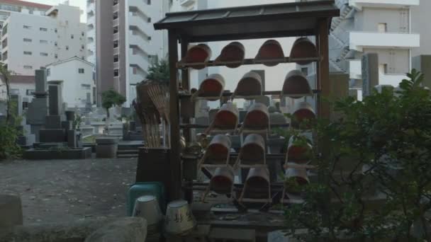 Riego Cubos Cementerio Tradicional Japonés Fukuoka Con Filas Linterna Piedra — Vídeos de Stock