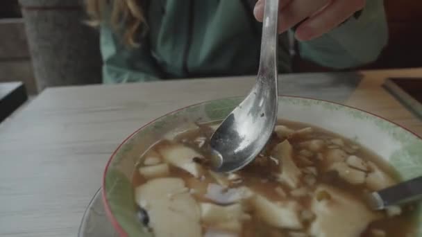 Taiwanesischer Douhua Süßer Oder Herzhafter Sojabohnen Snack Aus Nächster Nähe — Stockvideo
