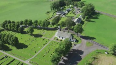 Gunnarsnas Kyrka Kilisesi ve Mezarlığı, Mellerud, Dalsland, Havacılık Kuruluşu. Yüksek kalite 4k görüntü