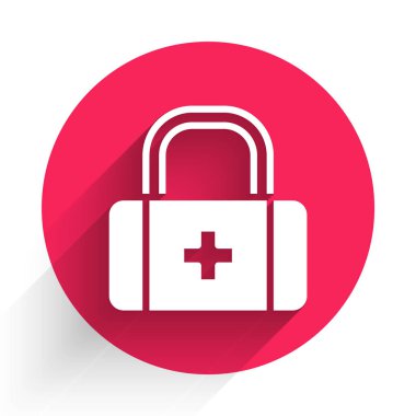 Uzun gölgeli beyaz ilk yardım seti simgesi izole edildi. Haçlı sağlık kutusu. Acil durumlar için tıbbi ekipman. Sağlık sigortası konsepti. Kırmızı daire düğmesi. Vektör