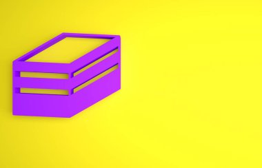 Sarı arka planda izole edilmiş mor pasta simgesi. Doğum günün kutlu olsun. Minimalizm kavramı. 3 Boyutlu resimleme.