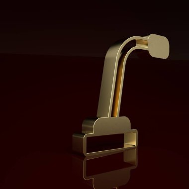 Kahverengi arka planda izole edilmiş altın mikrofon simgesi. Radyodaki mikrofondan. Sözcü işareti. Minimalizm kavramı. 3 Boyutlu resimleme .