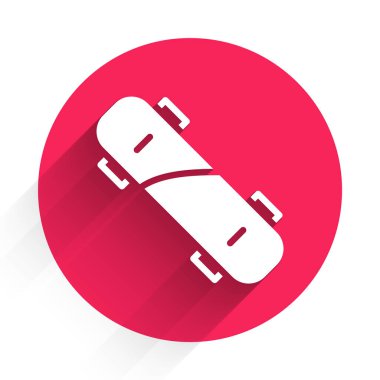 Beyaz kaykay simgesi uzun gölge arkaplanı ile izole edildi. Olağanüstü bir spor. Spor malzemeleri. Kırmızı daire düğmesi. Vektör