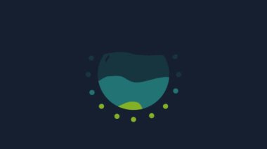 Sarı Güneş simgesi mavi arkaplanda izole edildi. Yaz sembolü. Güneşli bir gün. 4K Video hareketli grafik canlandırması.