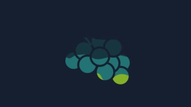 Üzüm sembollü sarı kumarhane kumar makinesi mavi arka planda izole edilmiş. Kumar oyunları. 4K Video hareketli grafik canlandırması.