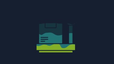 Mavi arkaplanda izole edilmiş karton kutu simgesine sahip sarı ölçek. Lojistik ve teslimat. Dağıtım paketinin ağırlığı bir ölçekte. 4K Video hareketli grafik canlandırması.